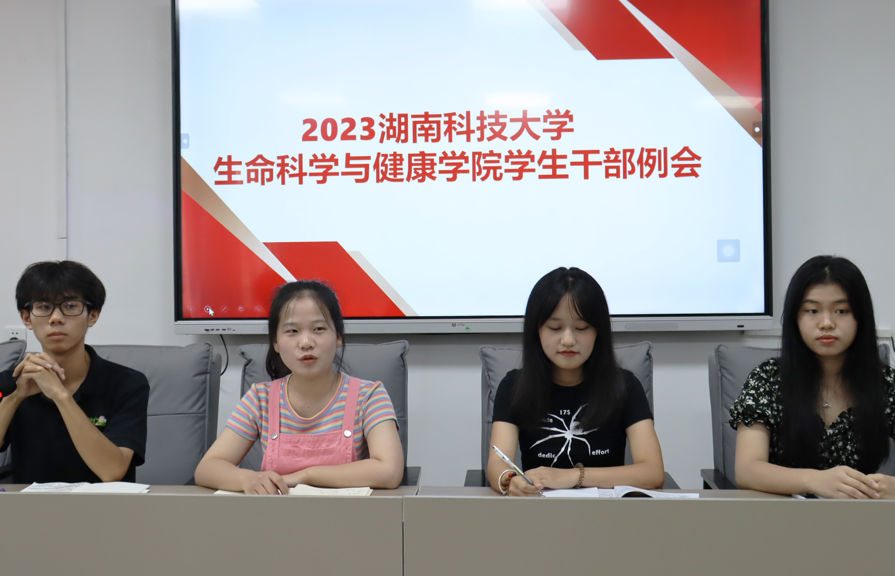 d0b7c67d8bab4f0eb1a59dc18401cdfa.jpg d0b7c67d8bab4f0eb1a59dc18401cdfa.jpg